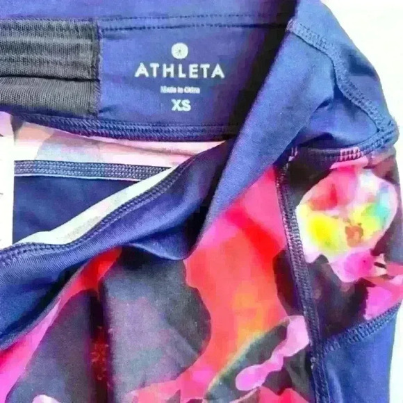 EUC Athleta Mystique Red & Blue Yoga Workout Exercise Gym Capri Legging SZ XS - Picture 3 of 3